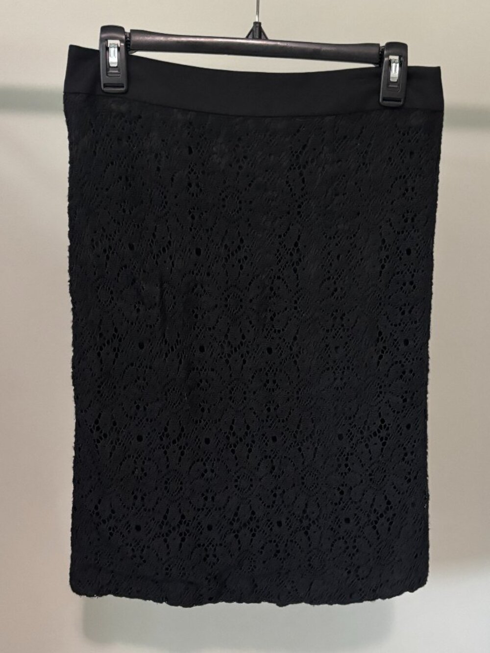 Trina Turk Black Lace Pencil Skirt Size 6 Like New